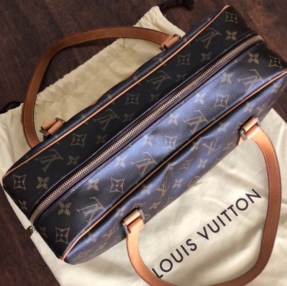 ❤ Louis Vuitton Cite GM Monogram Shoulder Bag❤ - Picture 4 of 14